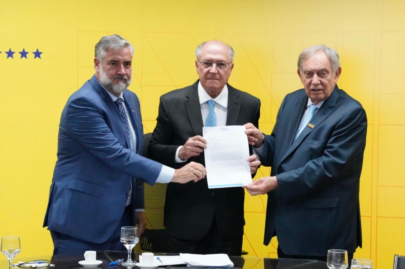 Em ofício a Alckmin, FIERGS destaca ameaças da jornada menor e das tarifas americanas ao setor produtivo